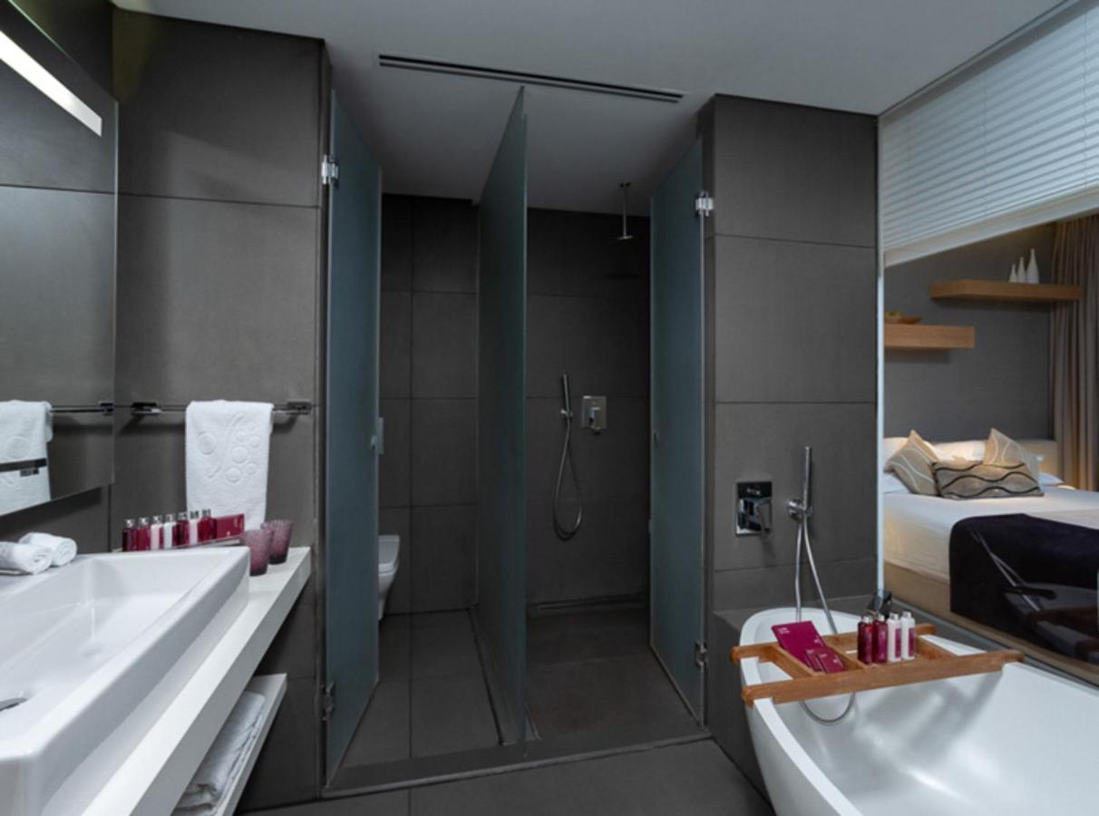 Cramim By Isrotel Exclusive Kiryat Anavim ภายนอก รูปภาพ A walk-in shower